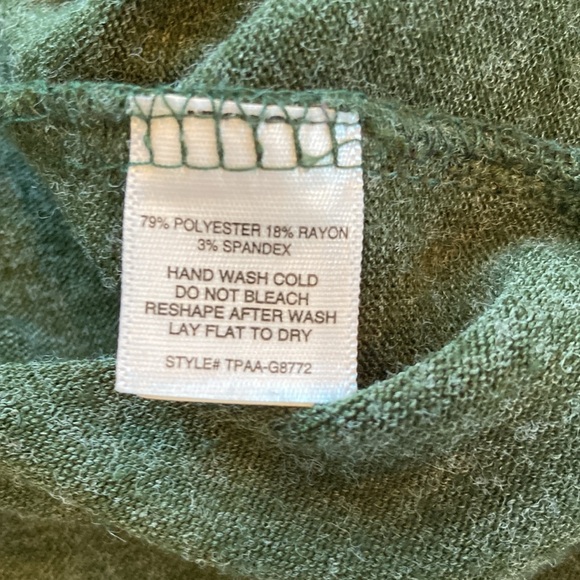 NWOT - Tresics mock turtle neck pullover. Size Large. - Picture 9 of 10